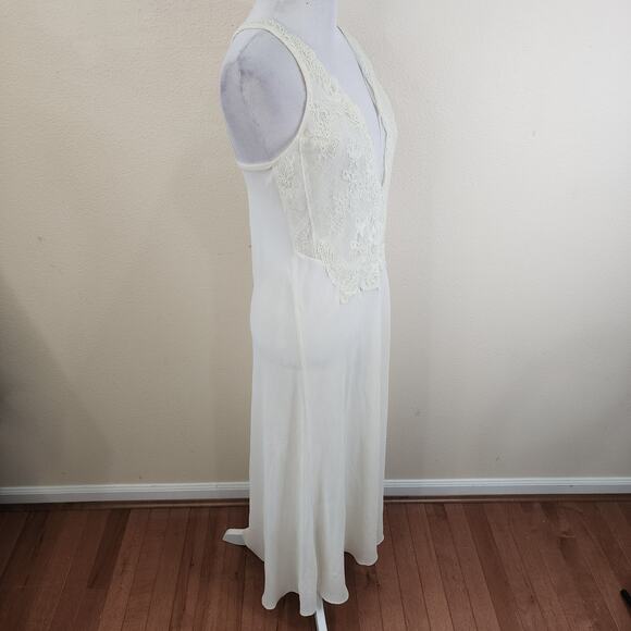 Flora Nikrooz Romantic Ethereal Long Ivory Lace Nightgown Small Anthropologie - Picture 4 of 12